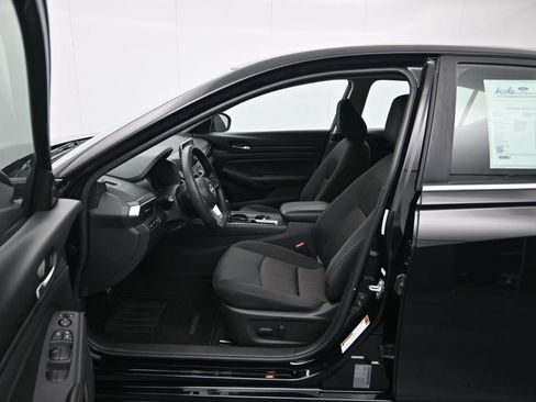 Used 2025 Nissan Altima 2.5 SV FWD image 20