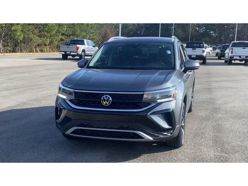 Used 2024 Volkswagen Taos SE image 7