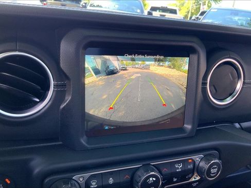 Used 2022 Jeep Wrangler Unlimited Sahara w/ Cold Weather Group AWD/4WD image 25