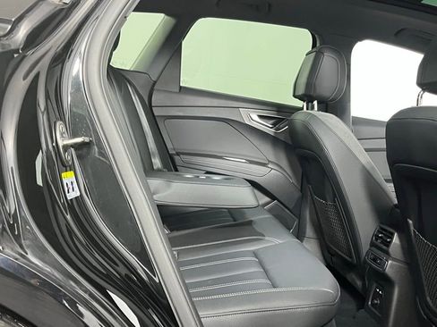 Used 2023 Audi Q4 e-tron Prestige image 22