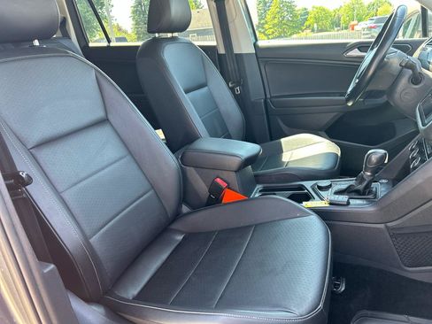 Used 2018 Volkswagen Tiguan SE w/ 3rd Row Seat Package AWD/4WD image 27