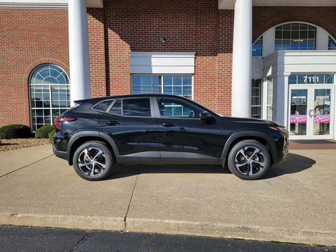 New 2026 Chevrolet Trax RS w/ Sunroof Package image 4