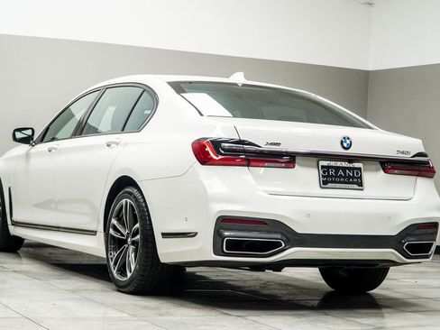 Used 2021 BMW 740i xDrive 740i xDrive w/ M Sport Package image 10
