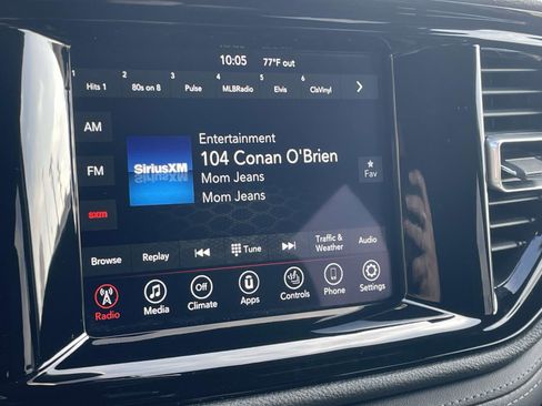 Used 2024 Dodge Durango SXT image 2