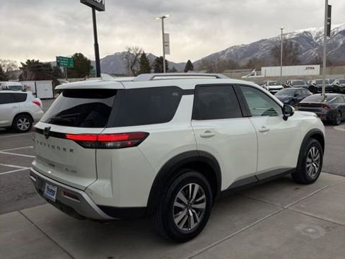 Used 2023 Nissan Pathfinder SL image 4