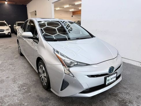 Used 2017 Toyota Prius Four w/ Premium Convenience Package FWD image 2