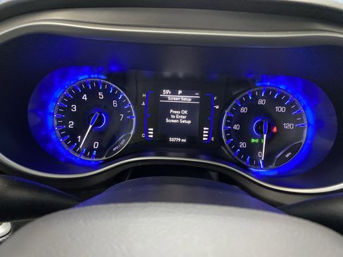 Certified 2020 Chrysler Pacifica Touring-L image 23