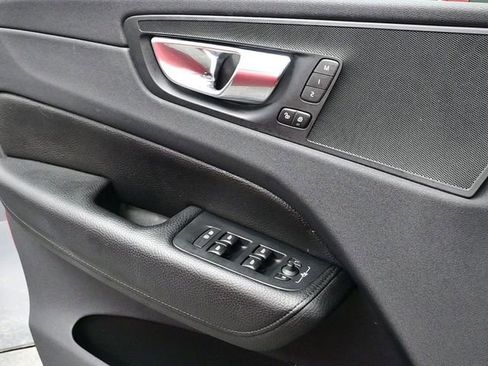 Used 2018 Volvo XC60 T5 Momentum w/ Convenience Package image 22