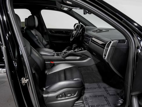 Used 2022 Porsche Cayenne S image 25