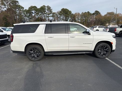 Used 2024 Chevrolet Suburban Premier image 6