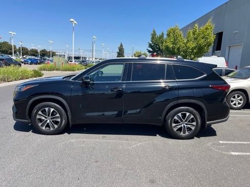 Used 2020 Toyota Highlander XLE AWD/4WD image 8