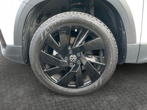 Used 2023 Volkswagen Taos SE AWD/4WD image 18