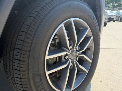 Used 2018 Jeep Grand Cherokee Limited AWD/4WD image 9