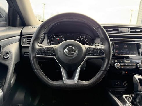 Used 2020 Nissan Rogue SV image 18