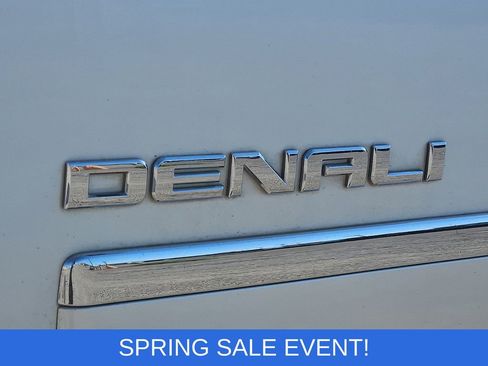 Used 2011 GMC Yukon XL Denali image 10