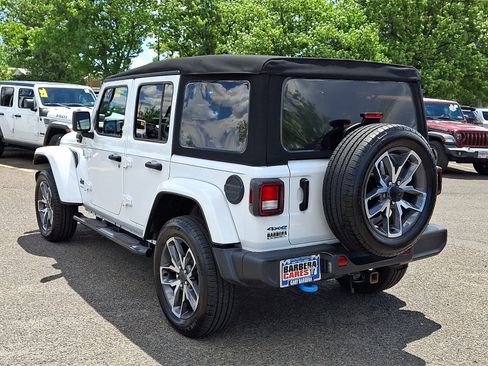 Used 2024 Jeep Wrangler Unlimited w/ Convenience Group AWD/4WD image 4