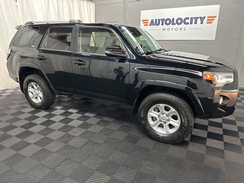 Used 2022 Toyota 4Runner SR5 Premium w/ Moonroof Package image 2