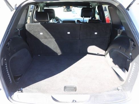 Used 2019 Jeep Grand Cherokee Altitude image 15