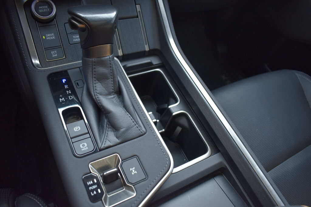 Used 2024 Lexus GX 550 w/ Cold Area Package AWD/4WD image 13