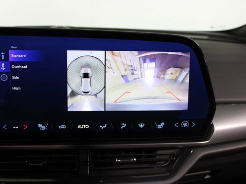 Used 2024 Chevrolet Equinox EV RS FWD image 21