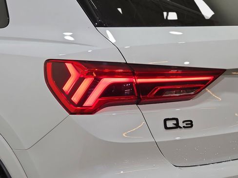 Certified 2025 Audi Q3 2.0T Premium Plus w/ Premium Plus Package image 38