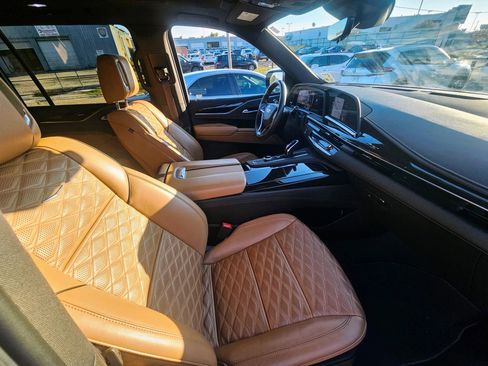 Used 2022 Cadillac Escalade ESV Premium Luxury image 13