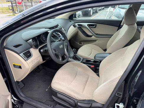 Used 2014 Hyundai Elantra SE w/ Option Group 02 FWD image 8