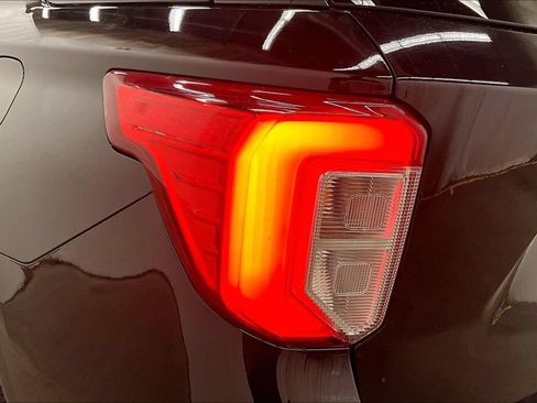 Used 2021 Ford Explorer XLT AWD/4WD image 23