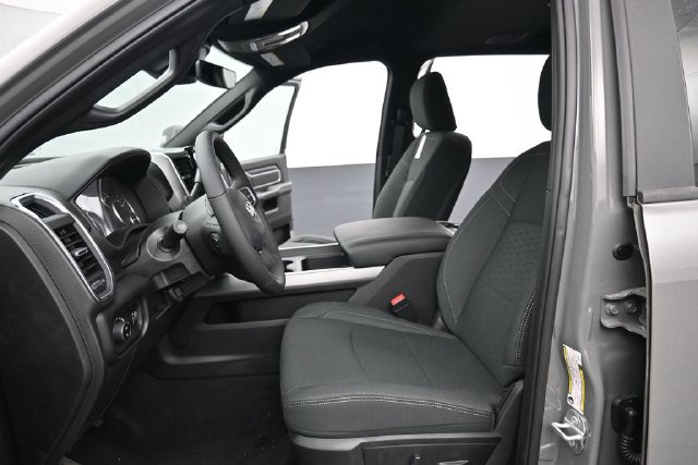 New 2026 RAM 3500 Big Horn AWD/4WD image 17