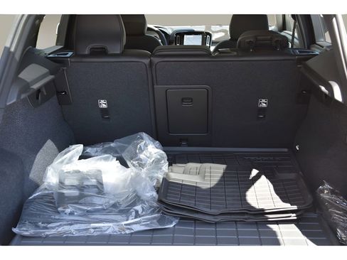 Certified 2025 Volvo XC40 B5 Plus w/ Protection Package Premier image 35