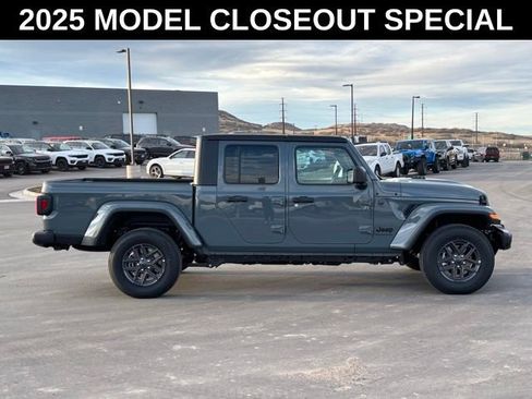 New 2025 Jeep Gladiator Sport image 6