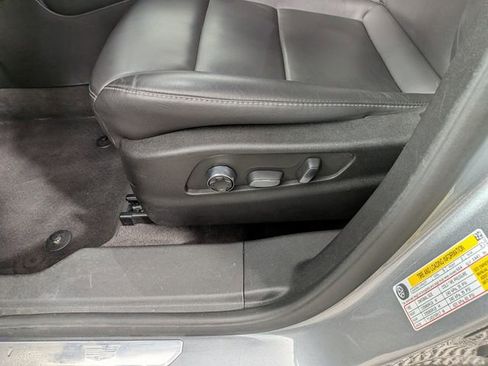 Used 2025 Cadillac XT4 Premium Luxury FWD image 15