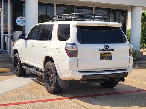Used 2022 Toyota 4Runner SR5 Premium w/ Moonroof Package RWD image 3