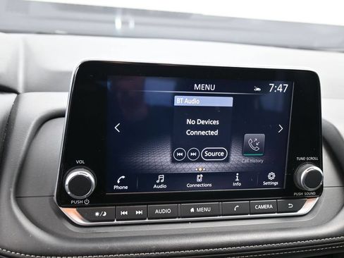 Used 2025 Nissan Rogue SV FWD image 24
