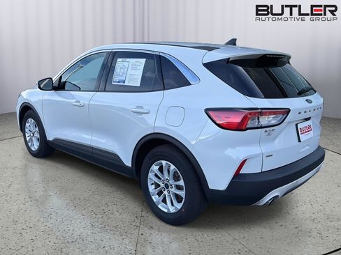 Used 2020 Ford Escape SE image 3