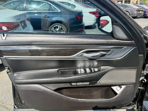 Used 2017 BMW 740i image 14