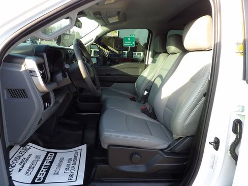 Used 2024 Ford F550 4x4 Crew Cab Super Duty image 17