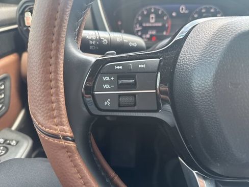 Used 2025 Honda Pilot Elite image 12