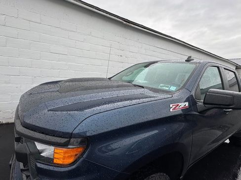 Used 2022 Chevrolet Silverado 1500 Custom Trail Boss w/ LPO, Dark Essentials Package image 21