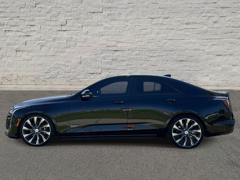 Used 2022 Cadillac CT4 V RWD image 2