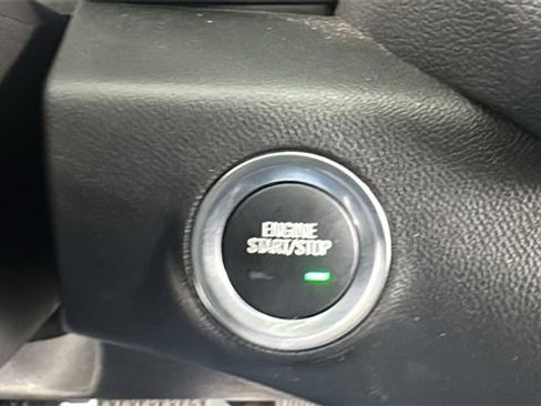 Used 2024 GMC Terrain SLT image 25