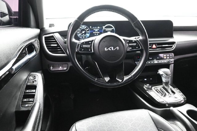 Used 2024 Kia Seltos EX FWD image 17