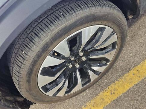 Used 2025 Ford Explorer Platinum w/ LUX Leather Package image 14