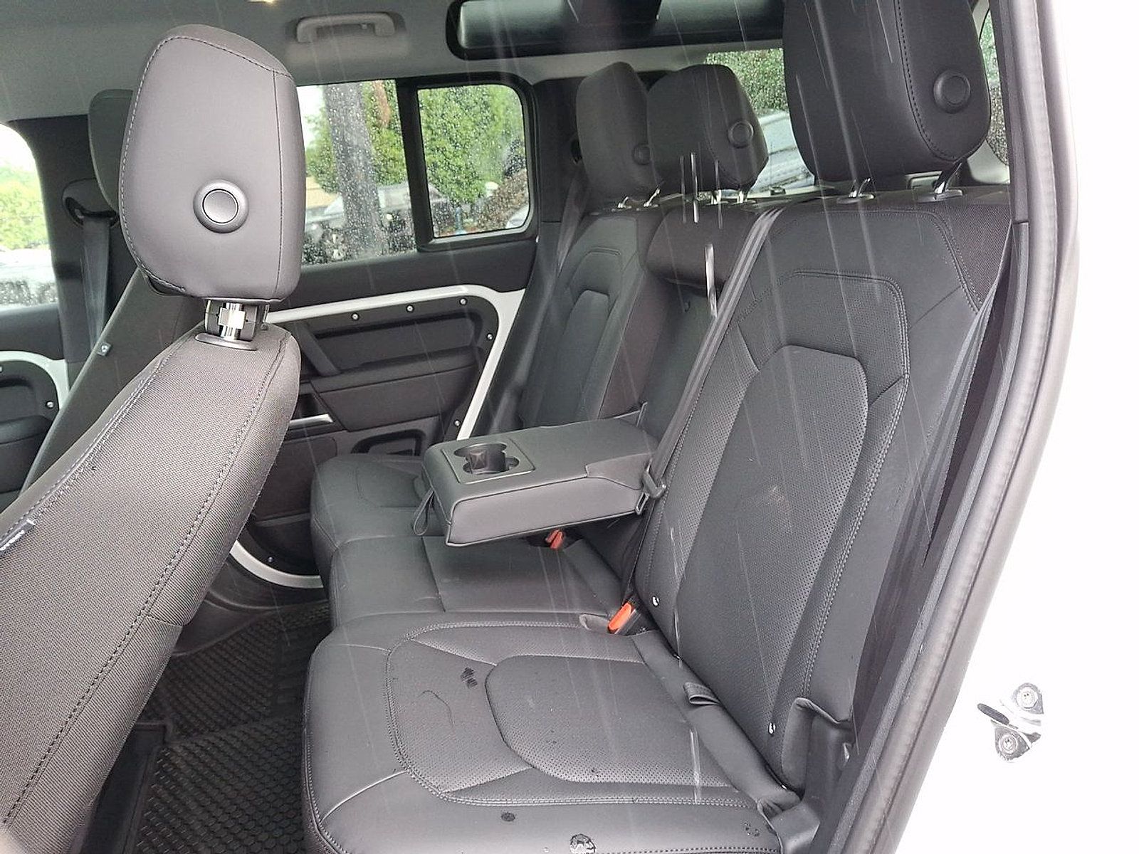 Certified 2025 Land Rover Defender 110 S AWD/4WD image 28