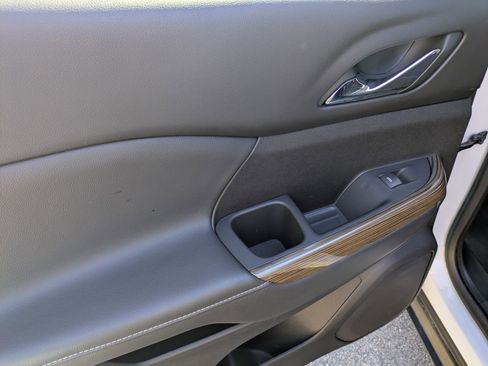 Used 2022 GMC Acadia SLE w/ Driver Convenience Package image 28