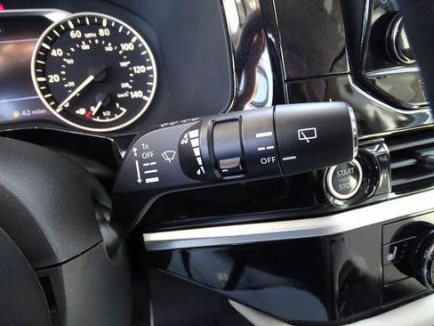 Used 2022 Nissan Pathfinder SL w/ SL Black Package FWD image 18