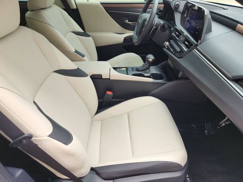 Used 2024 Lexus ES 250 w/ Premium Package image 14