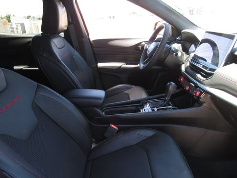 Used 2025 Jeep Compass Trailhawk AWD/4WD image 8