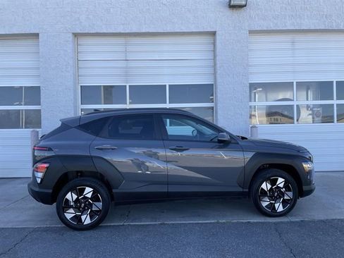 Used 2025 Hyundai Kona SEL image 1
