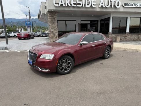 Used 2019 Chrysler 300 Limited AWD/4WD image 2